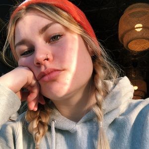 Meet your Posher, Danae